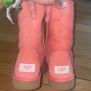 NWT (no box) Coral Classic Ugg Boots